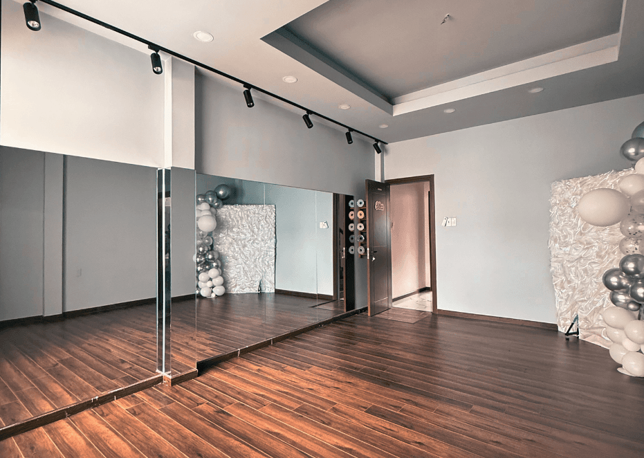 PRIVATE TRAINING STUDIO slide 1