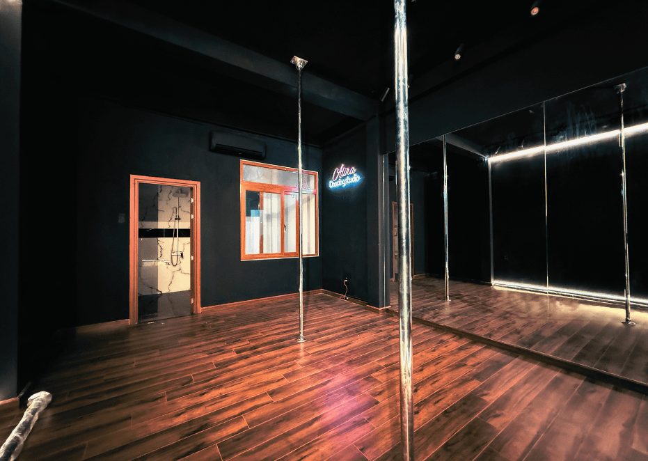 PRIVATE TRAINING STUDIO slide 3