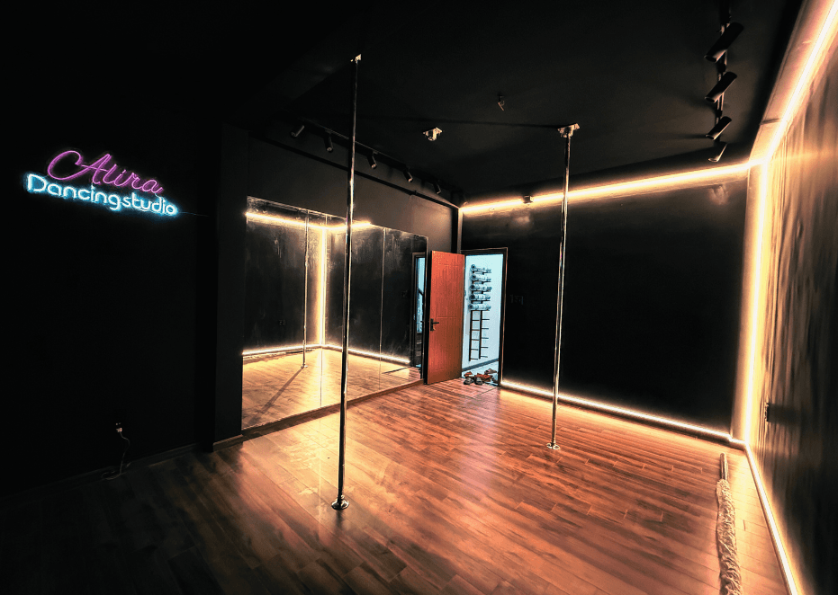 PRIVATE TRAINING STUDIO slide 5